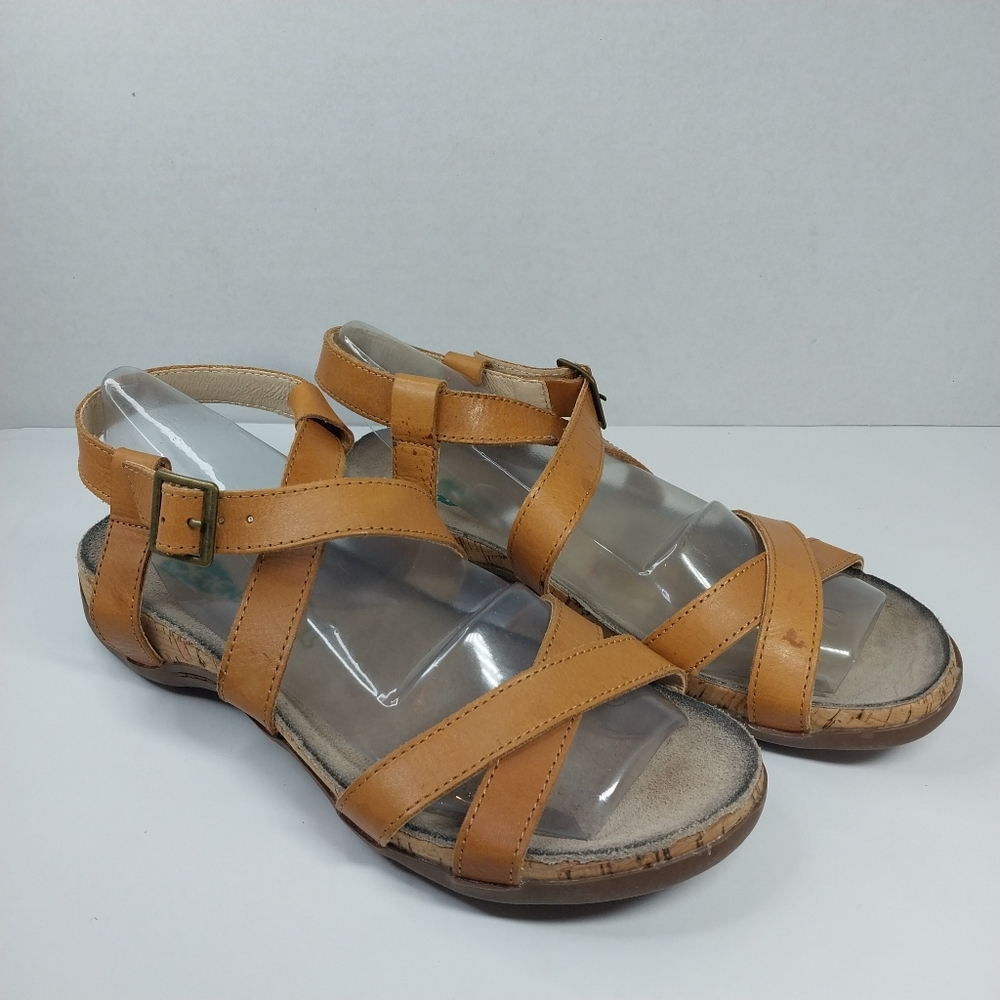 Serene Genuine Leather Size 10 Tan Strappy Buckle Boho Sandals Flat Shoes